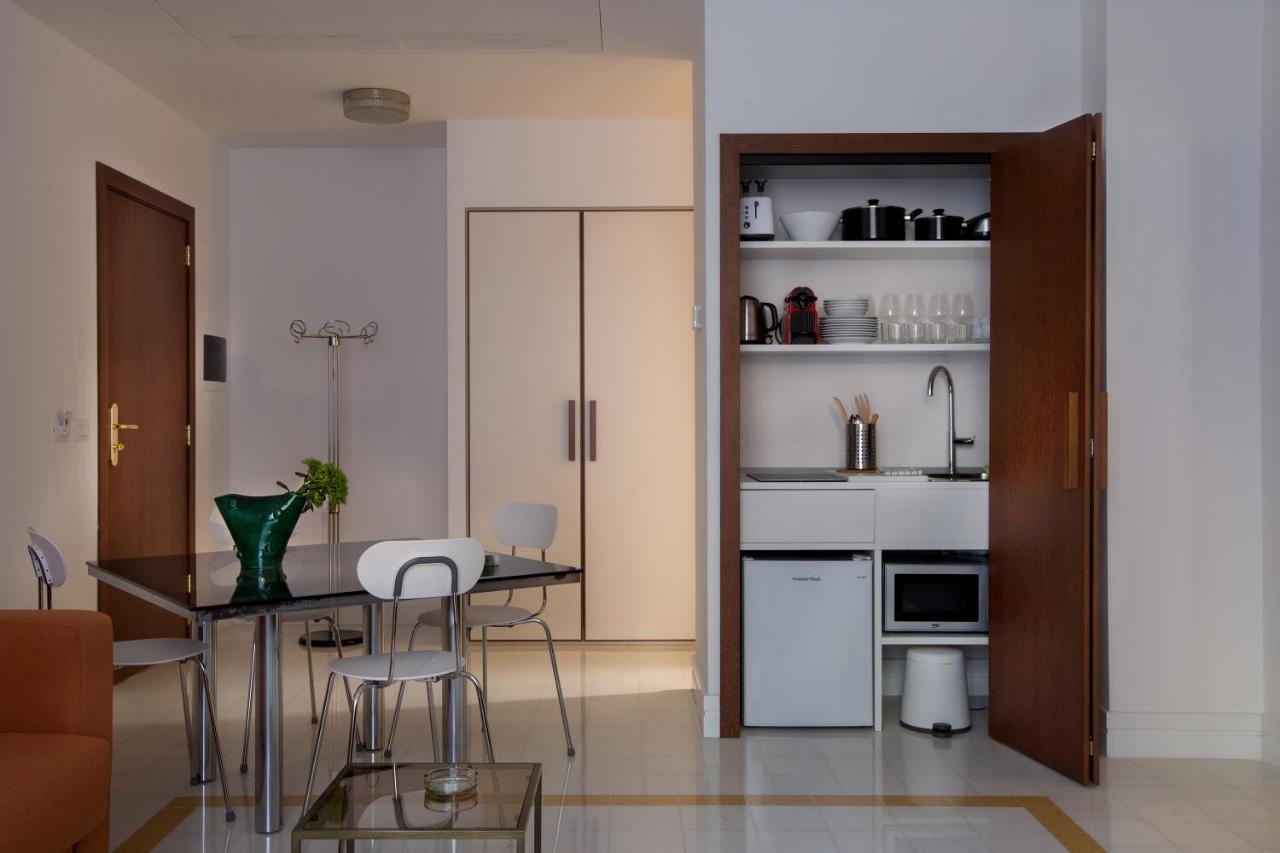 Corso Novara 5 Design * Napels
