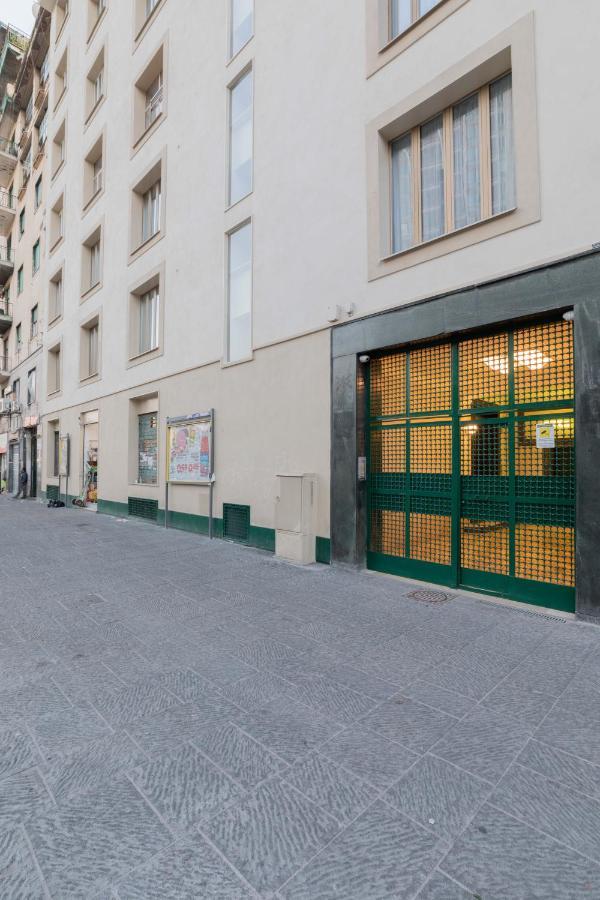 Corso Novara 5 Design * Napels